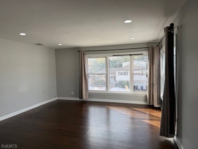 Photo - 10-06 1st St