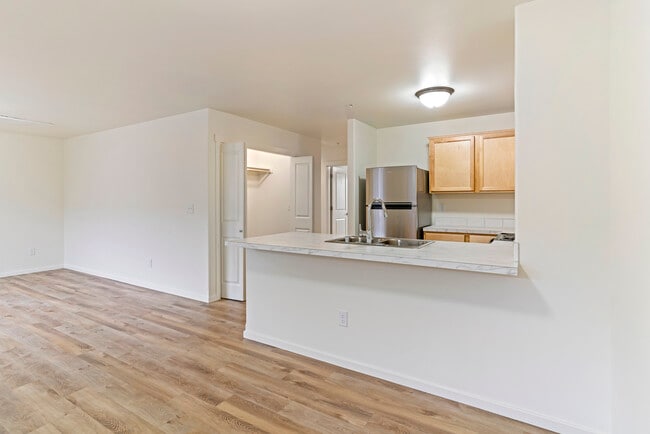 Photo - McKenzie Apartments