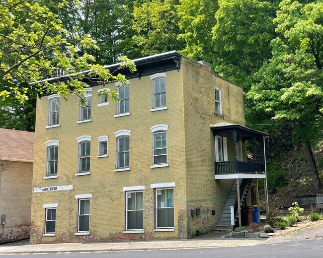 Building Photo - 19 Dunn St Unit Apt. A