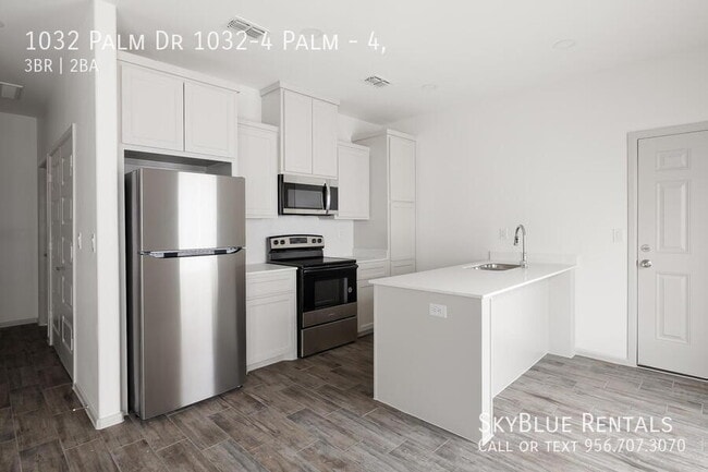 Building Photo - 1032 Palm Dr Unit 4,