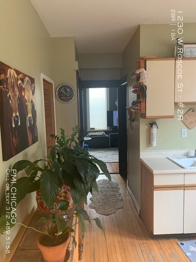 Building Photo - 1230 W Roscoe St Unit #2R