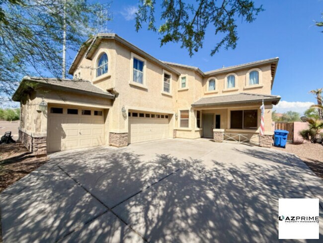 Building Photo - Escape to your Oasis in this Exquisite 5/2... Rental