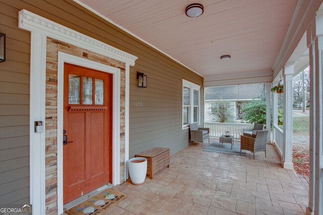 Photo - 1698 Temple Ave