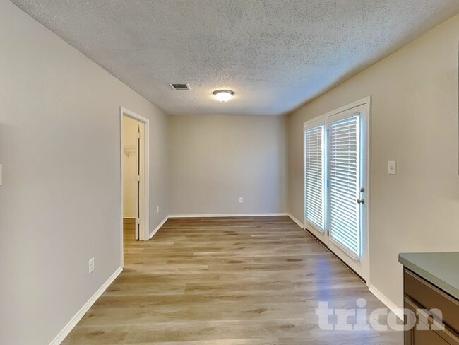 Photo - 211 Meagan St