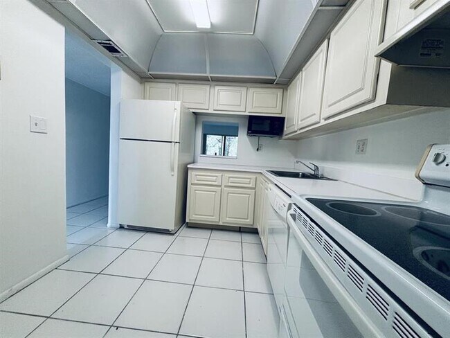 Photo - 7925 Fairview Dr Unit 208