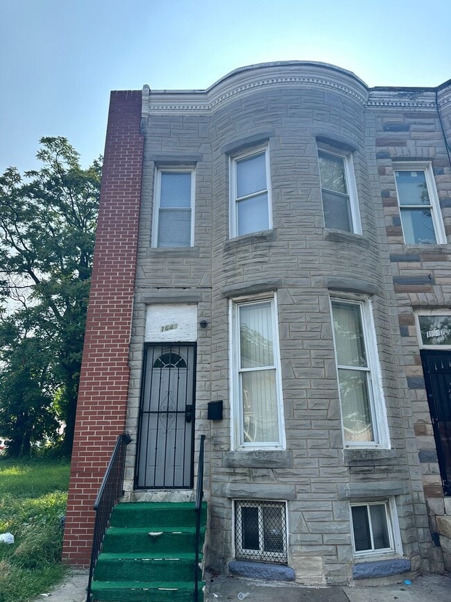 Building Photo - 1649 N Fulton Ave