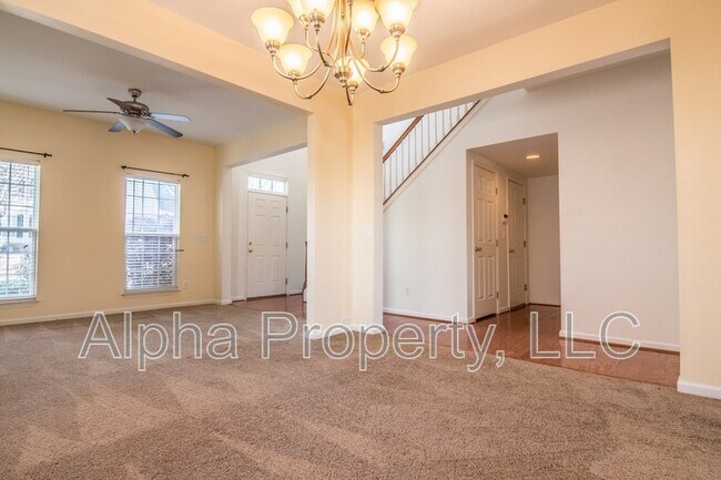 Photo - 210 Highgate Cir