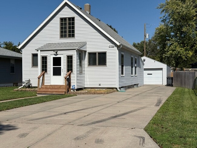Building Photo - 2 bedroom 2 bathroom Rental
