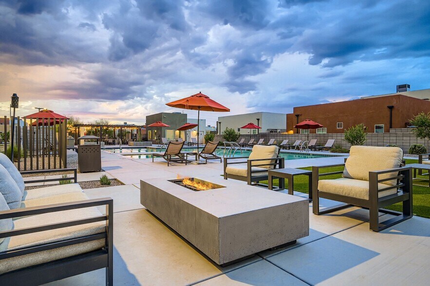 Brioso Exterior - Firepit
