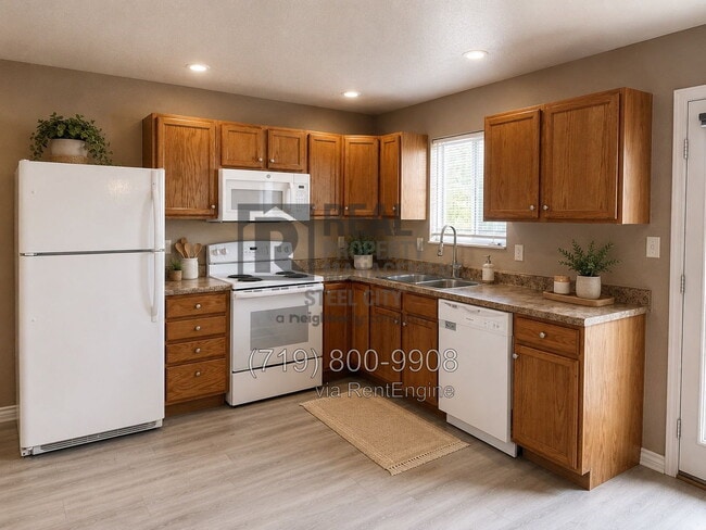 Photo - 996 S Palomar Dr