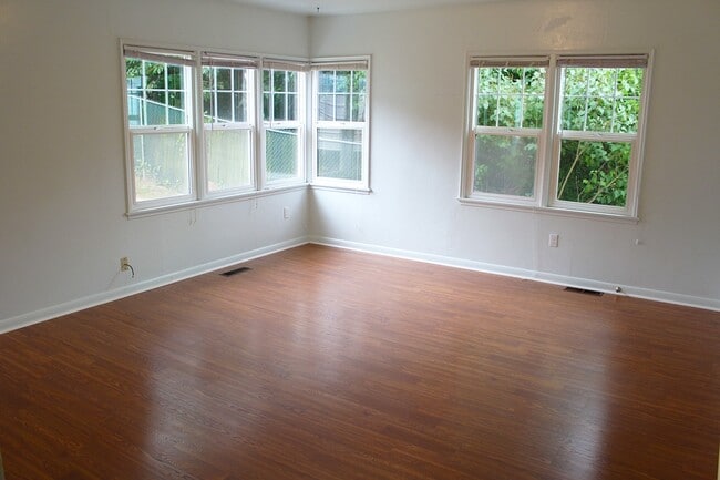 Photo - RENOVATED BALLARD 3 BED, 2 BATH DUPLEX UNIT FOR RENT CLOSE TO ALL