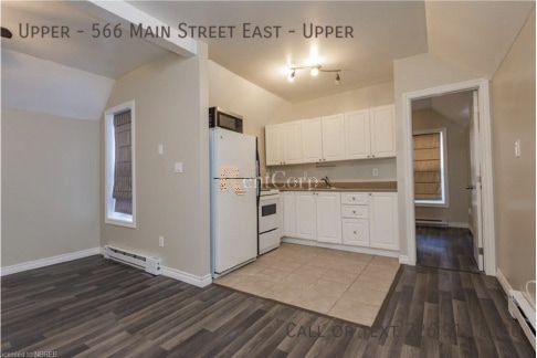 Photo - 566 Main St E Unit Upper
