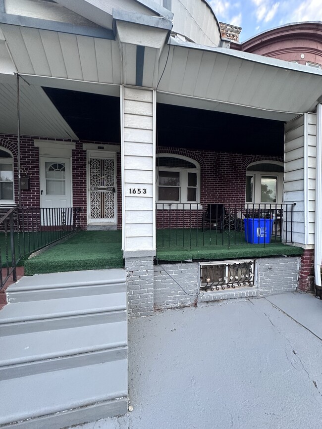 Building Photo - 1653 W Wyoming Ave Rental