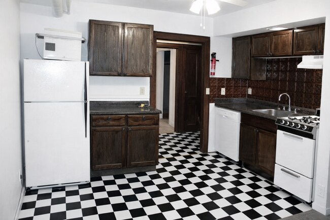 Photo - 718-4TH