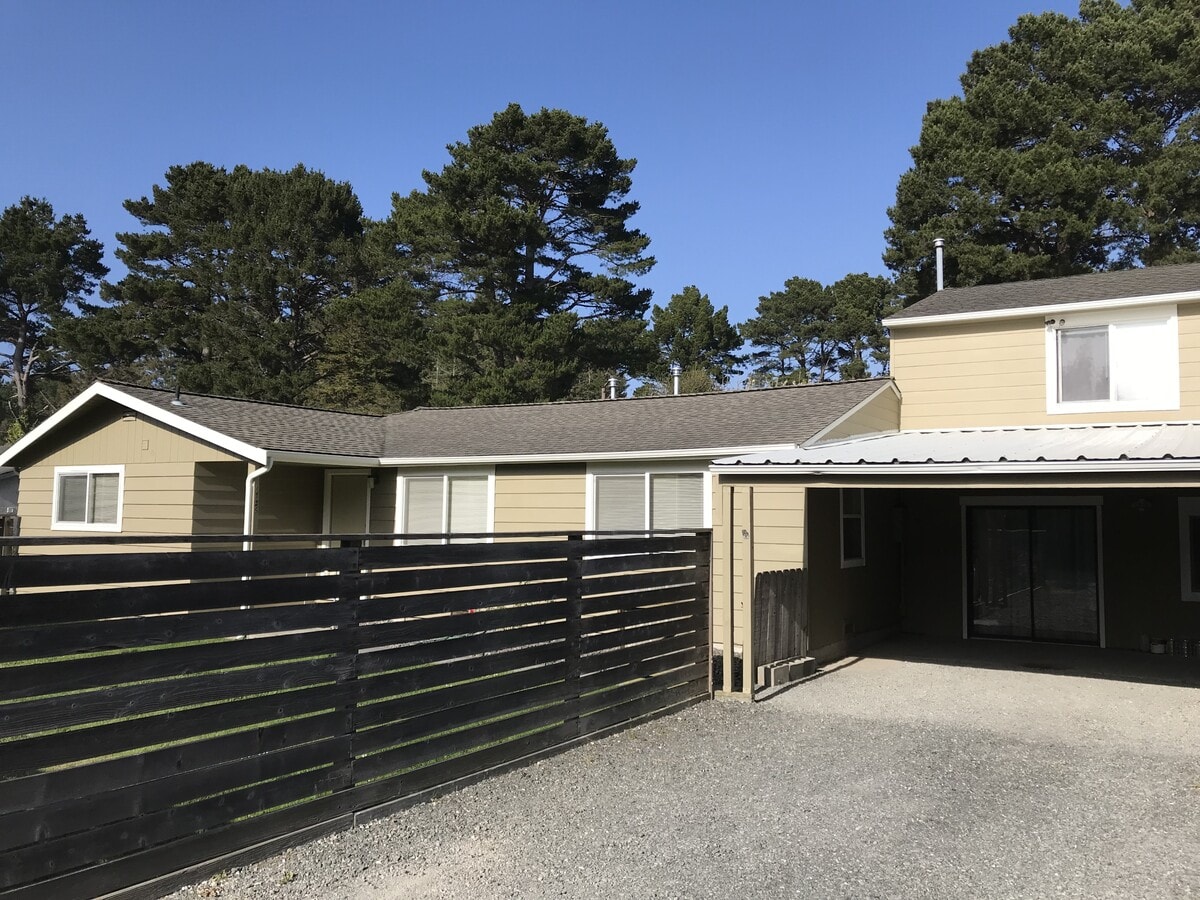 Photo - 1725 Anderson Ave