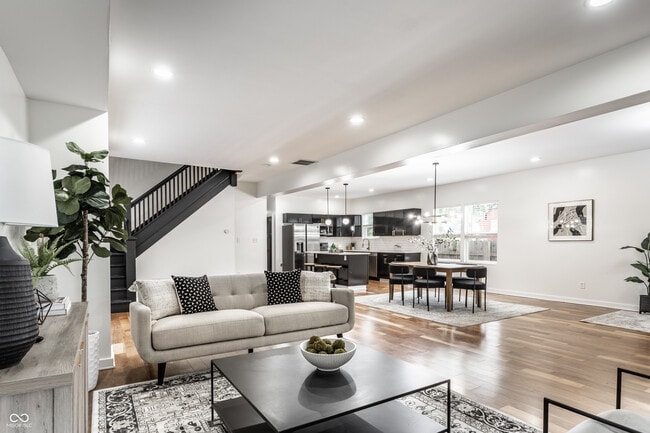 Building Photo - 1852 Singleton St Rental