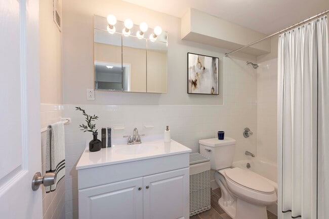 Photo - Hampton House Apartments