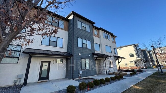 Building Photo - 386 Willow Leaf Rd