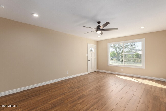 Photo - 1102 E Alameda Dr