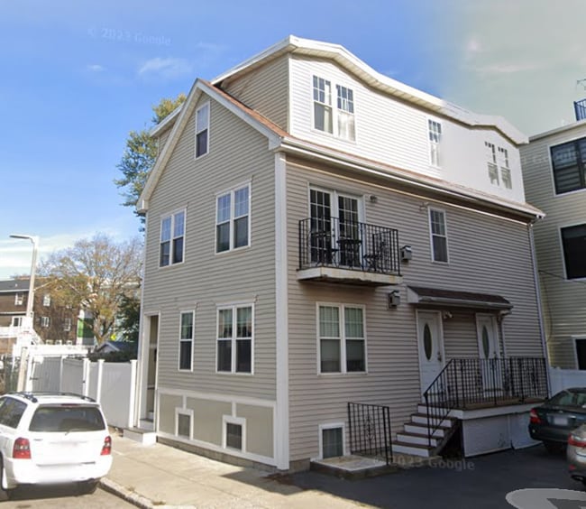 Building Photo - 8 Mohawk St Unit 1 Rental