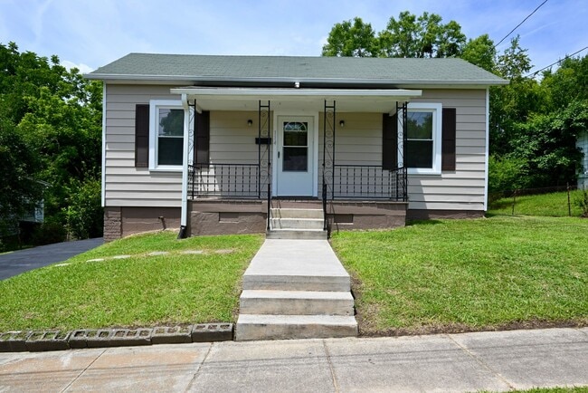 Building Photo - Charming 3 Bedroom in Schoolfield