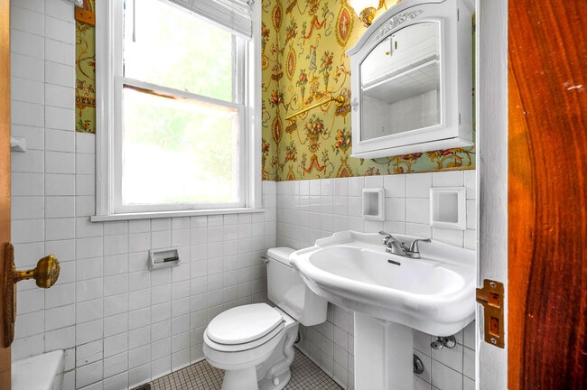 Photo - 511 W High St
