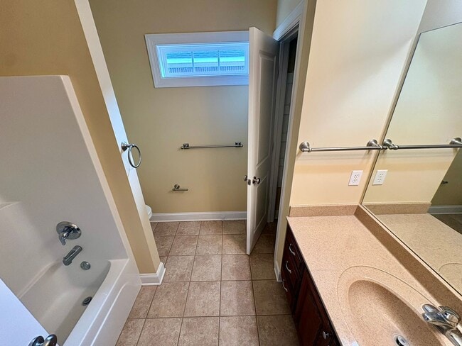 Photo - 113 Ledbury Cove