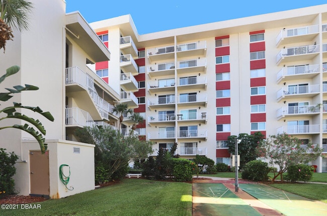 Building Photo - 2711 N Halifax Ave Unit 589