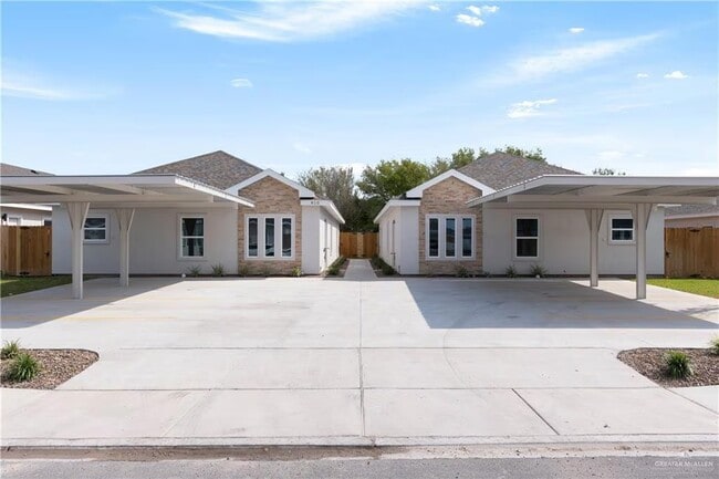 Building Photo - 810 N Clarence Ave Unit 4