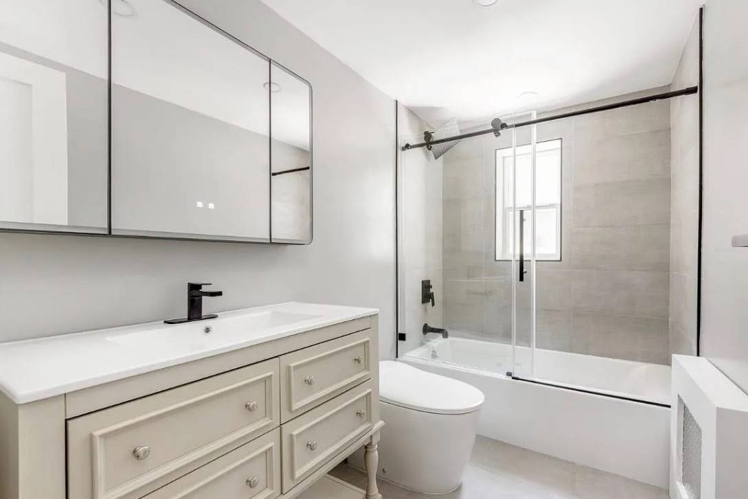 Photo - 208-12 53rd Ave