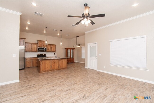 Photo - 2060 Stillwell St