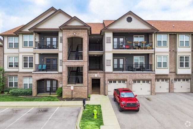 Entrada - Century Belmont Station