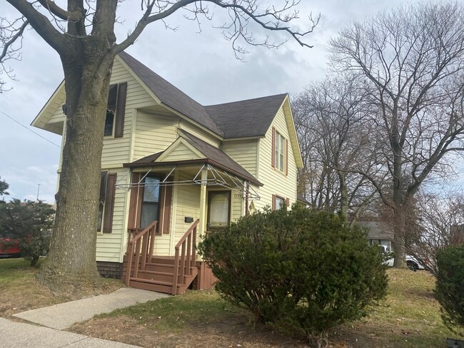 Photo - 1175 Mason St