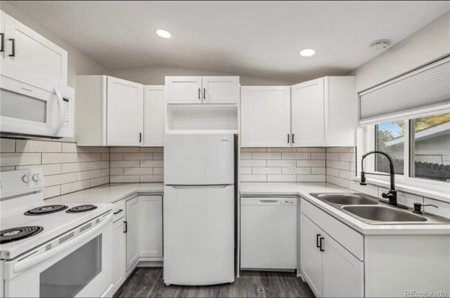 Photo - 7809 Greenleaf Ln