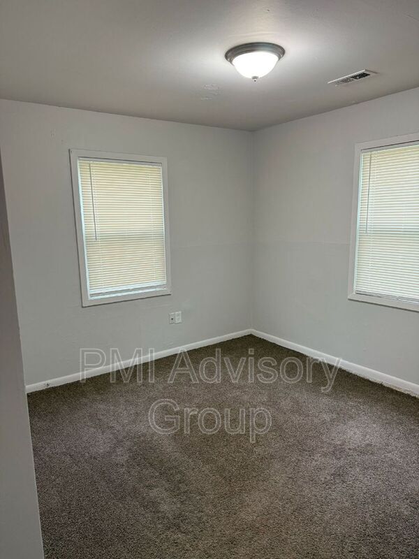 Photo - 3368 SE Girard St