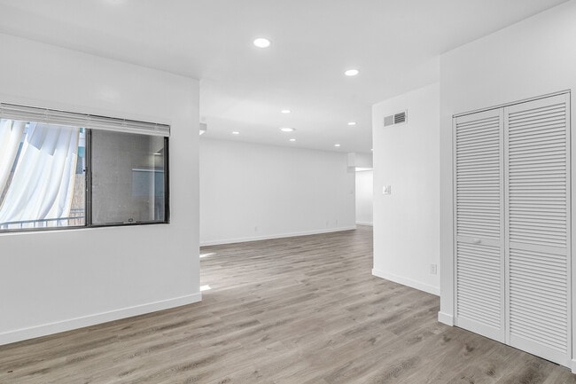 Photo - 4544 Colbath Ave