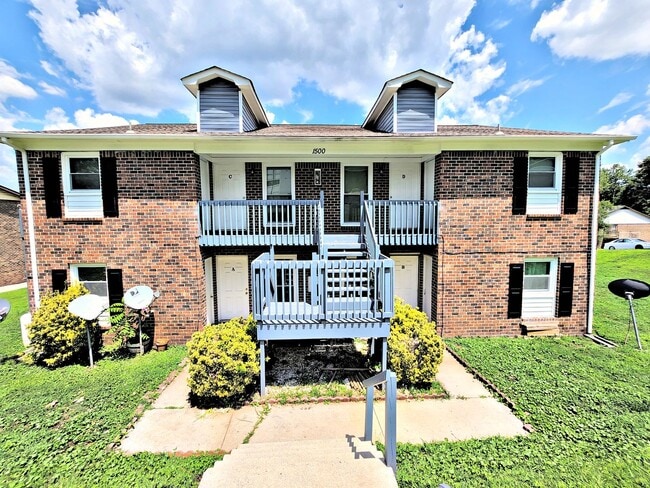 Building Photo - 1500 Ascent Trail NW Unit Apt D