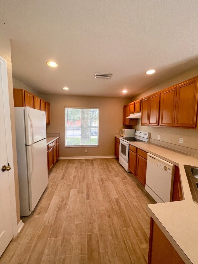 Photo - SPACIOUS 3 BED/ 2.5 BATH 2 STORY END UNIT ...