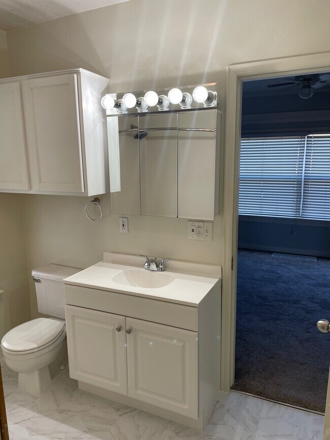 Baño - 314 NE 72nd Ave