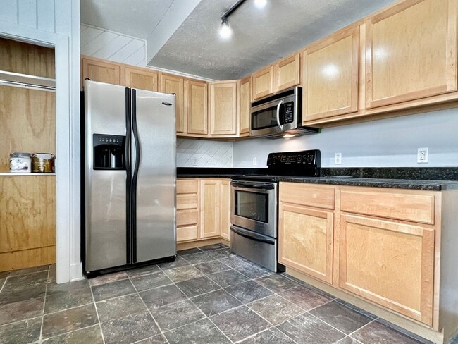 Photo - 933 E Front St Unit A