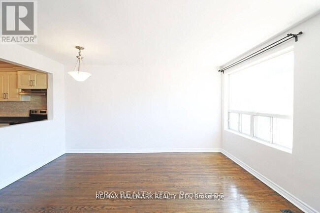 Photo - 1237E Woodbine Ave