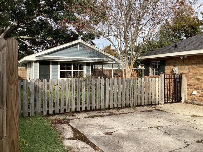 Photo - 4-bedroom, 2-bathroom home!