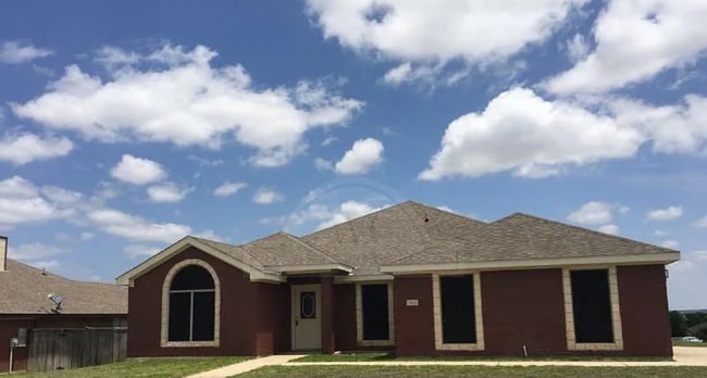 3401 Little John Dr