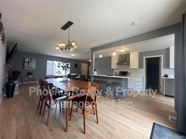 Photo - 4000 Darley Ave