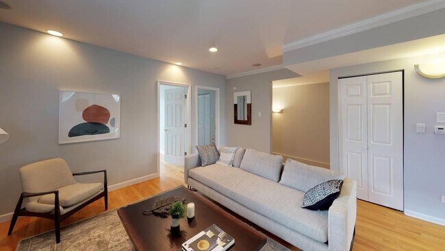 Photo - 1632 W Blackhawk St Unit 2