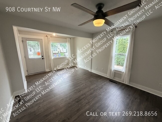 Photo - 908 Courtney St NW
