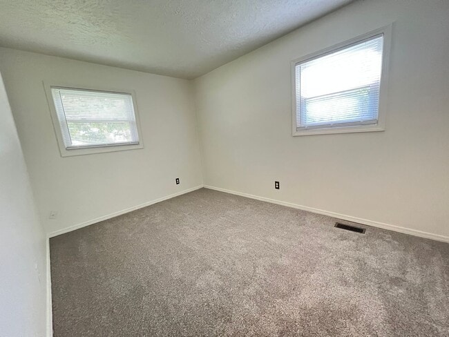 Photo - Spacious 3 Bedroom 1 Bathroom Home!