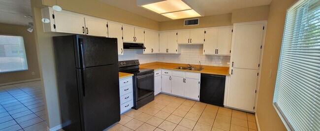 Photo - EXCELLENT HOME WITH MOUNTAIN VIEWS!