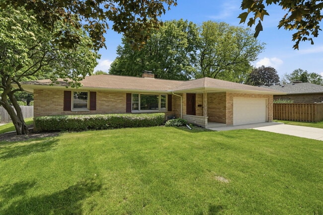 Photo - 152 Crestwood Dr