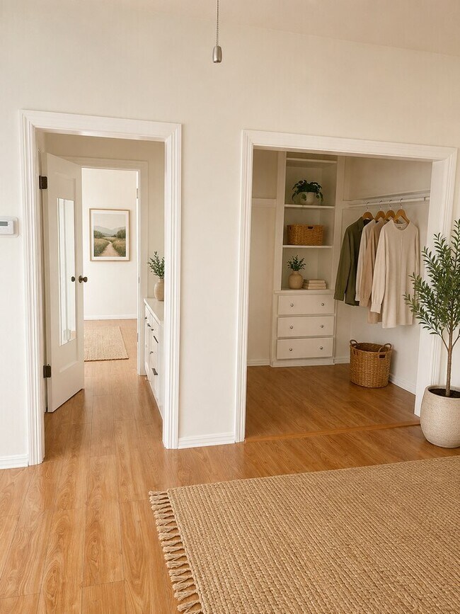Pasillo y habitación adicional